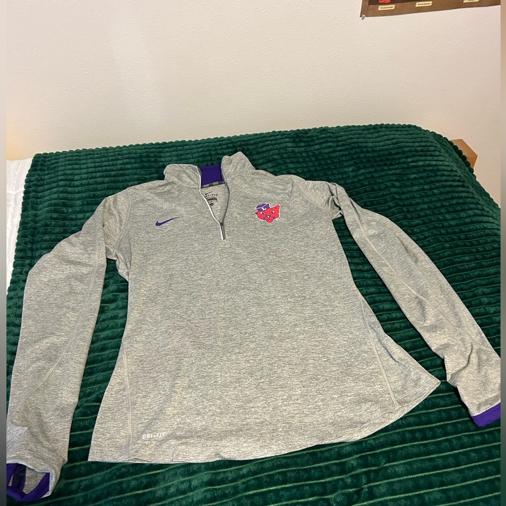 Linfield University Nike dri fit half zip, gray, size medium